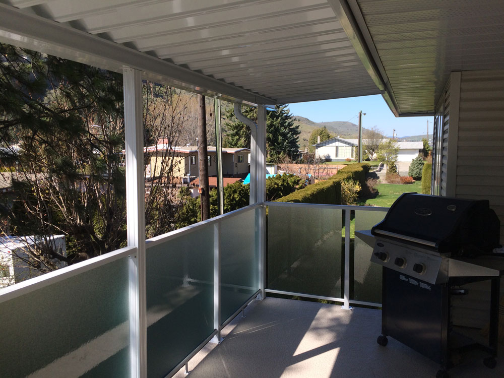 privacy glass on aluminum railings