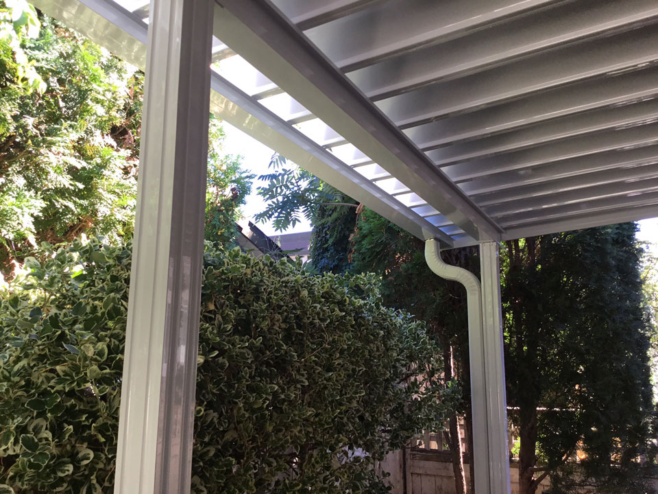 new patio cover for Denise showing close up of workmanship