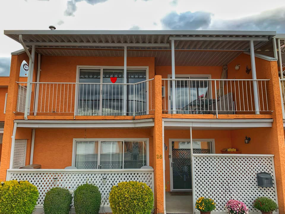 patio cover on deck of townhouse