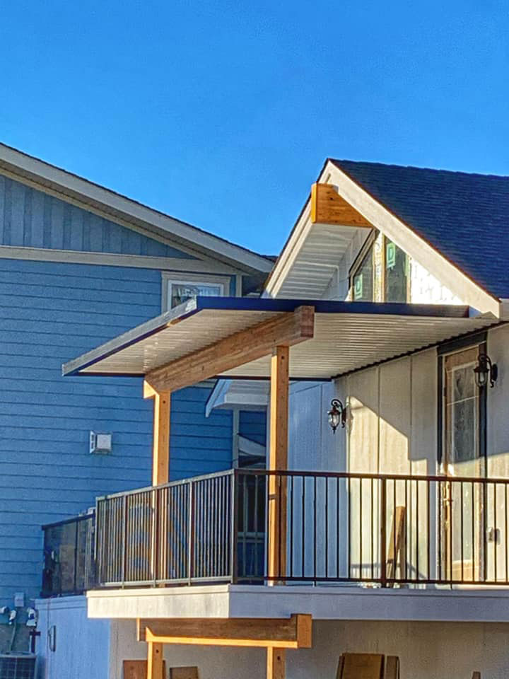 patio cover with wood supports